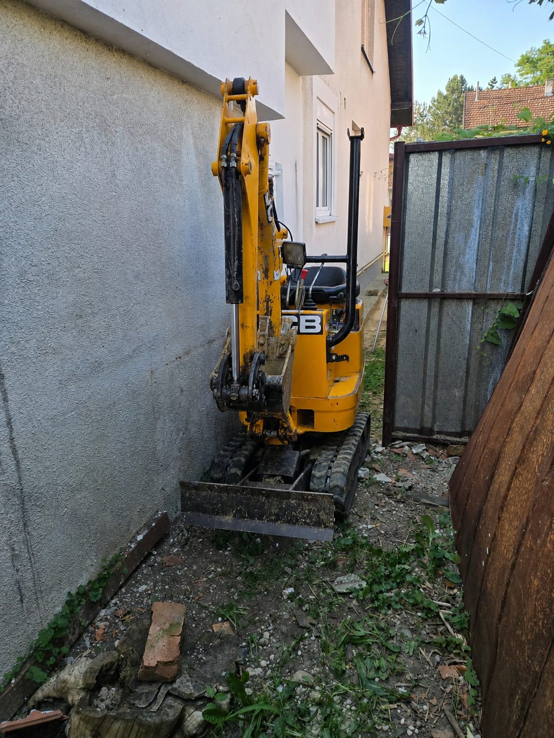 Kombinirka 3CX JCB širine 80 cm za skučene prostore Ivanić-Grad