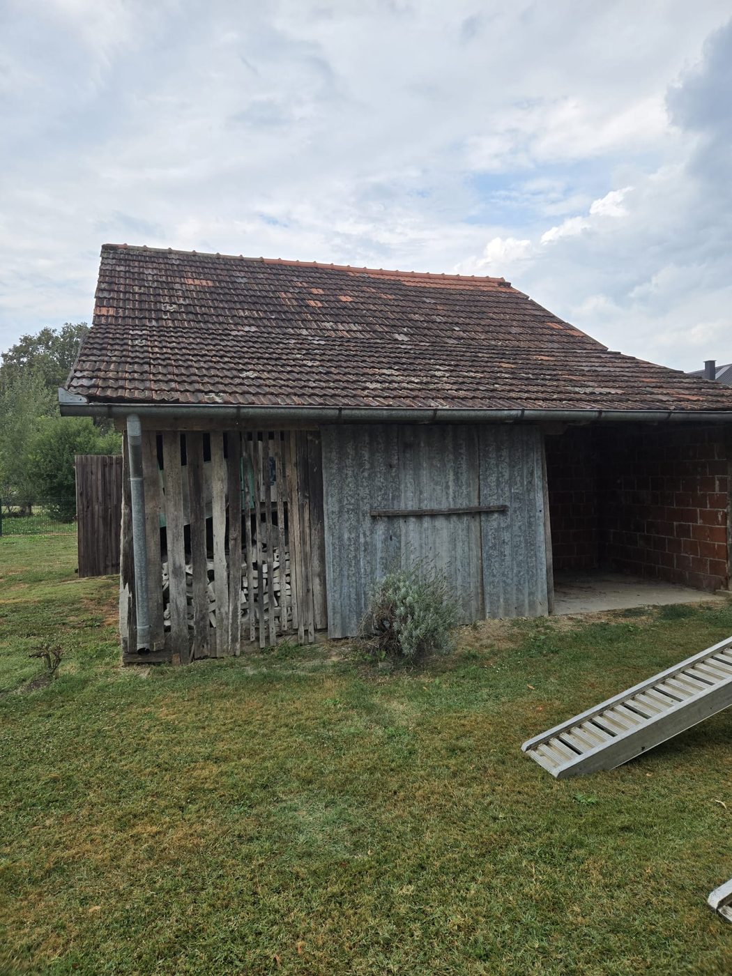 Drvena šupa prije rušenja — MAREK-KOP Ivanić-Grad